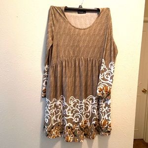 Knit dress with print detail. Flows, soft